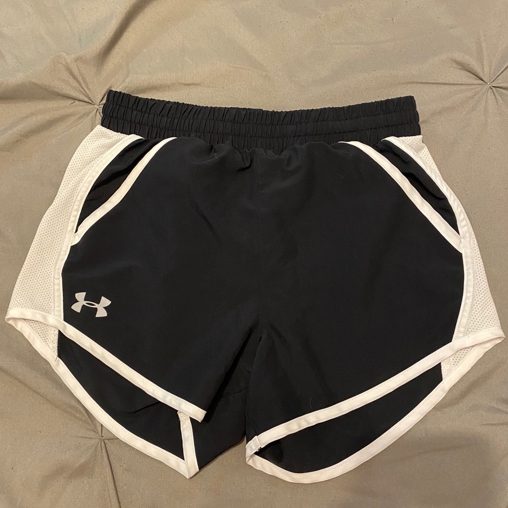 WOMENS UNDER ARMOUR ATHLETIC SHORTS
